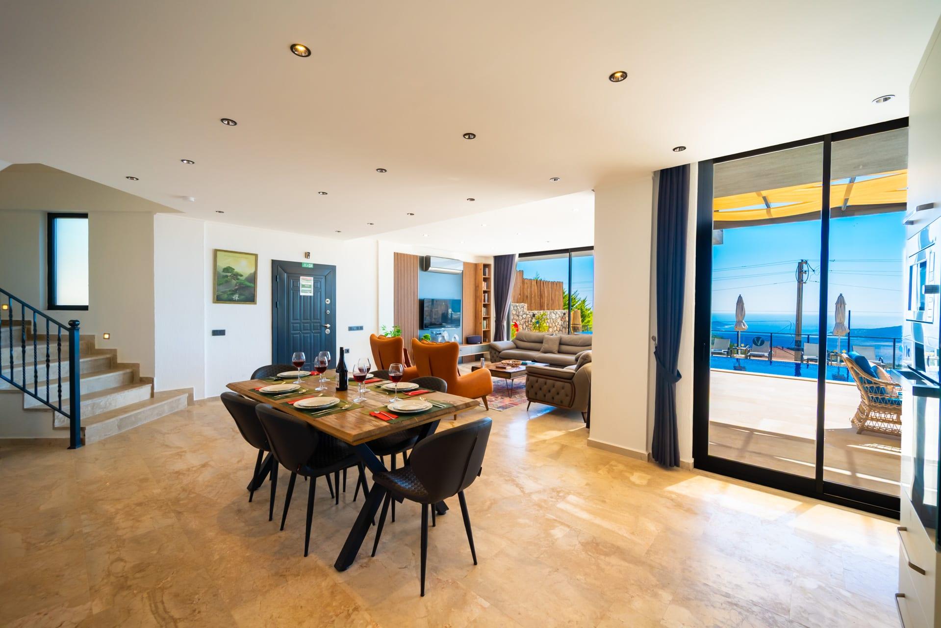 Açık plan salon ve yemek alanı